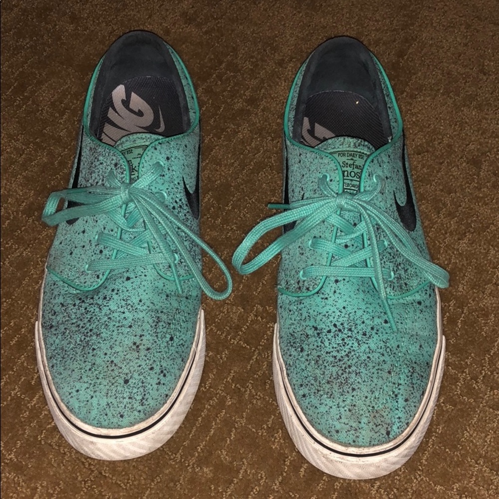 Nike skateboarding shoes